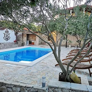  Apartment Magas With Private Pool